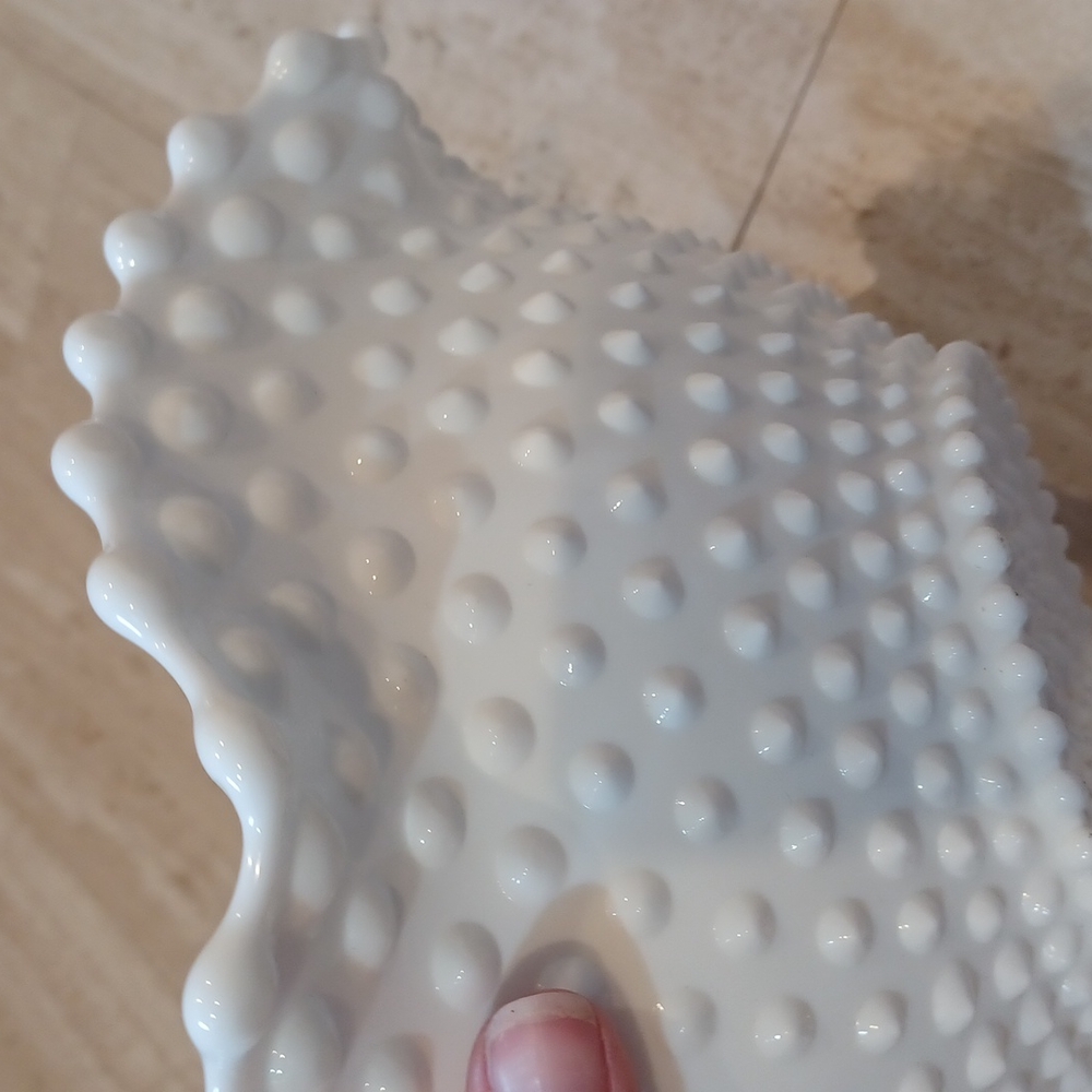 Beautiful White Milk Glass Hobnail Ruffled Bowl - Picture 4 of 4